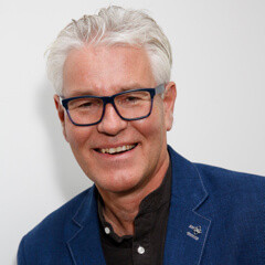 Gordon Glenister (Moderator)